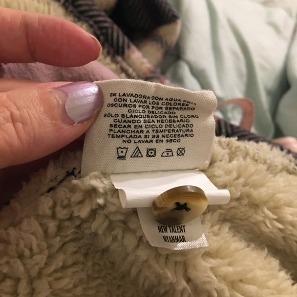 Woman’s flannel jacket by Soho Threads, Size petite small - Picture 6 of 7